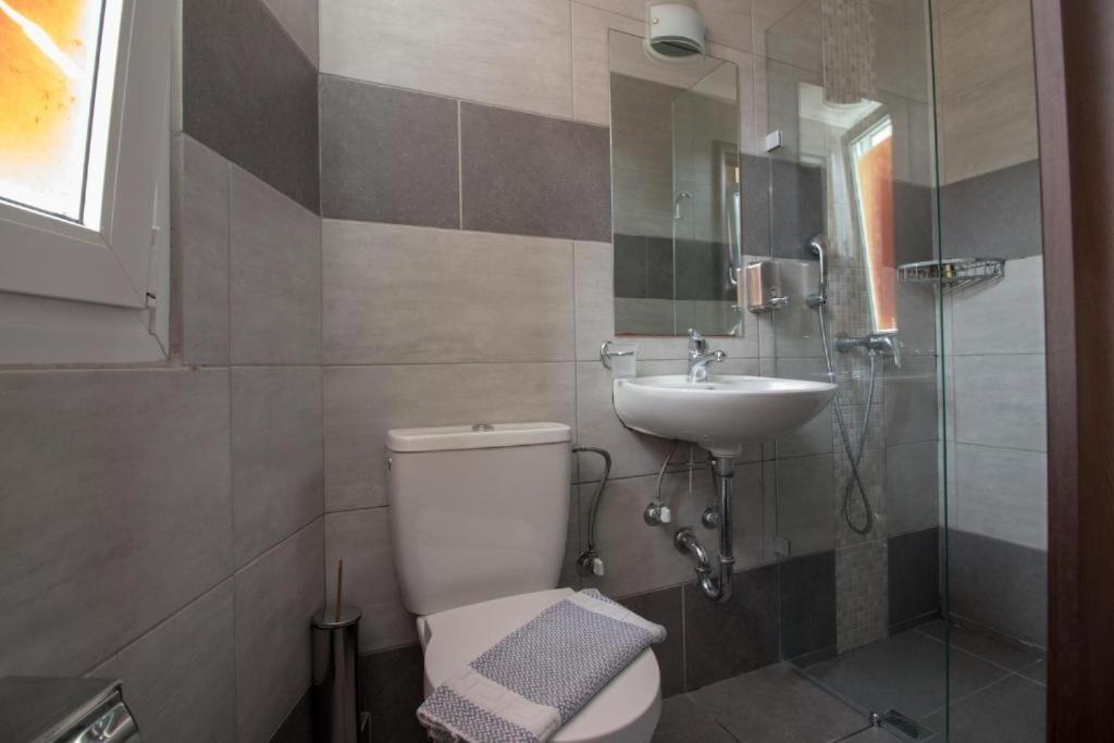Cosmopolit Hotel Атина Екстериор снимка