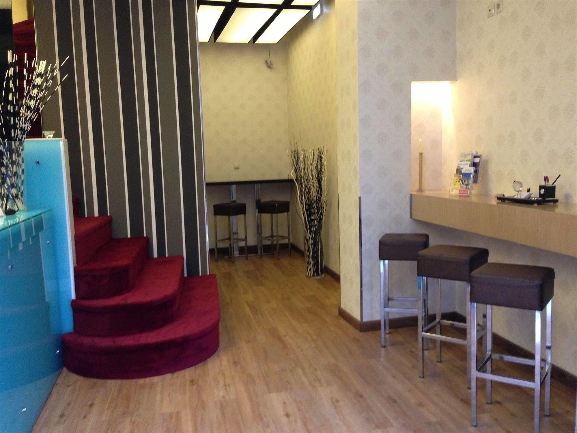 Cosmopolit Hotel Атина Екстериор снимка
