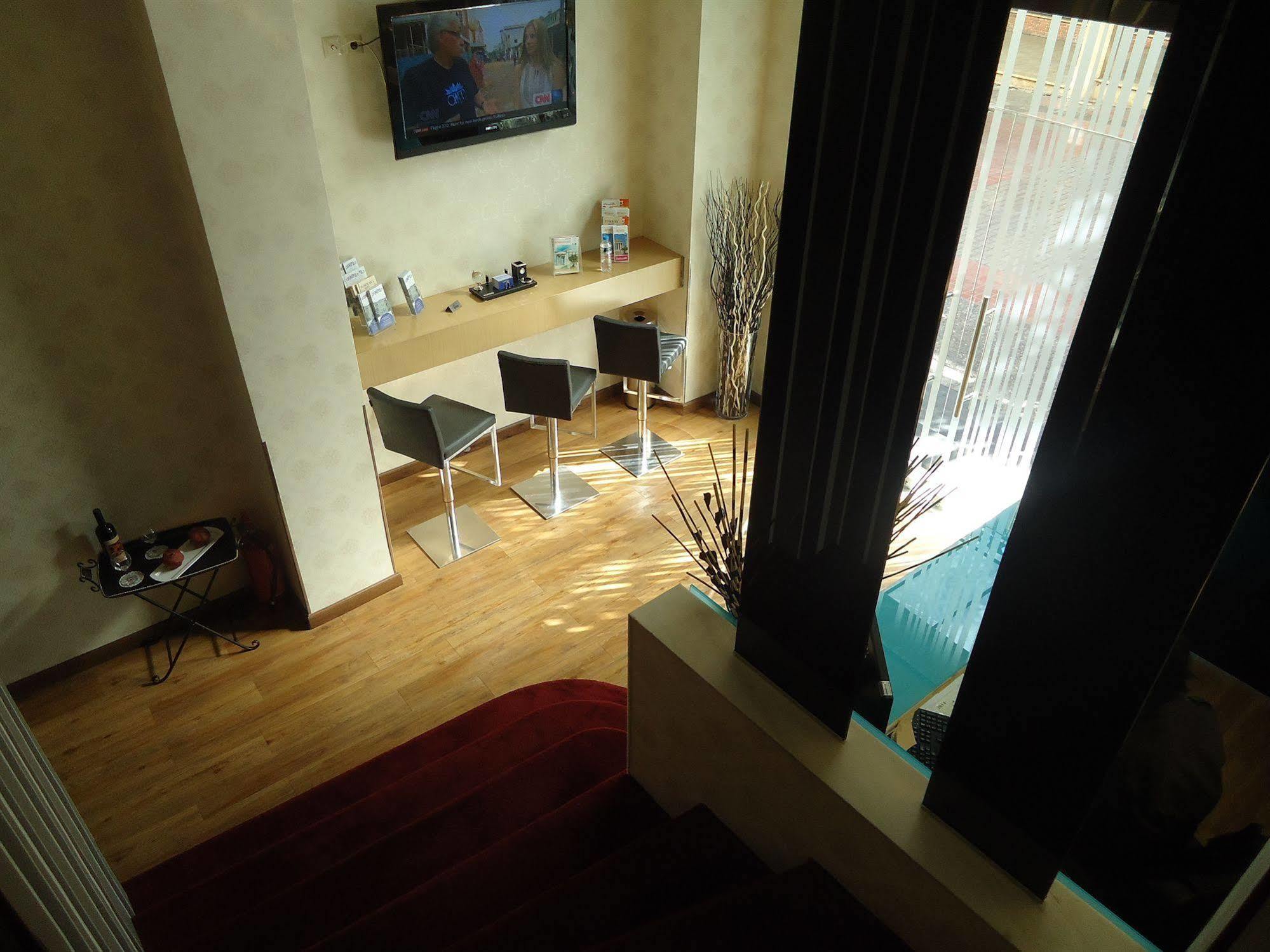 Cosmopolit Hotel Атина Екстериор снимка