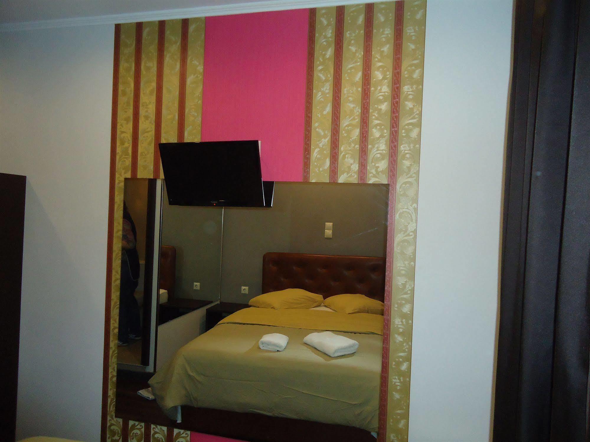 Cosmopolit Hotel Атина Екстериор снимка