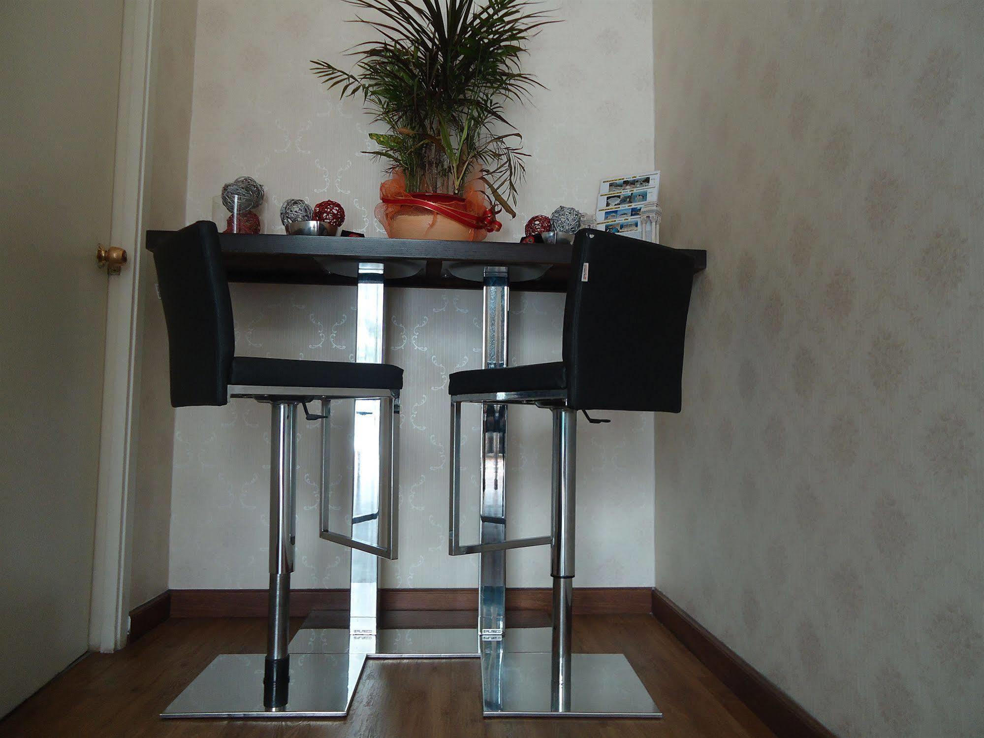 Cosmopolit Hotel Атина Екстериор снимка