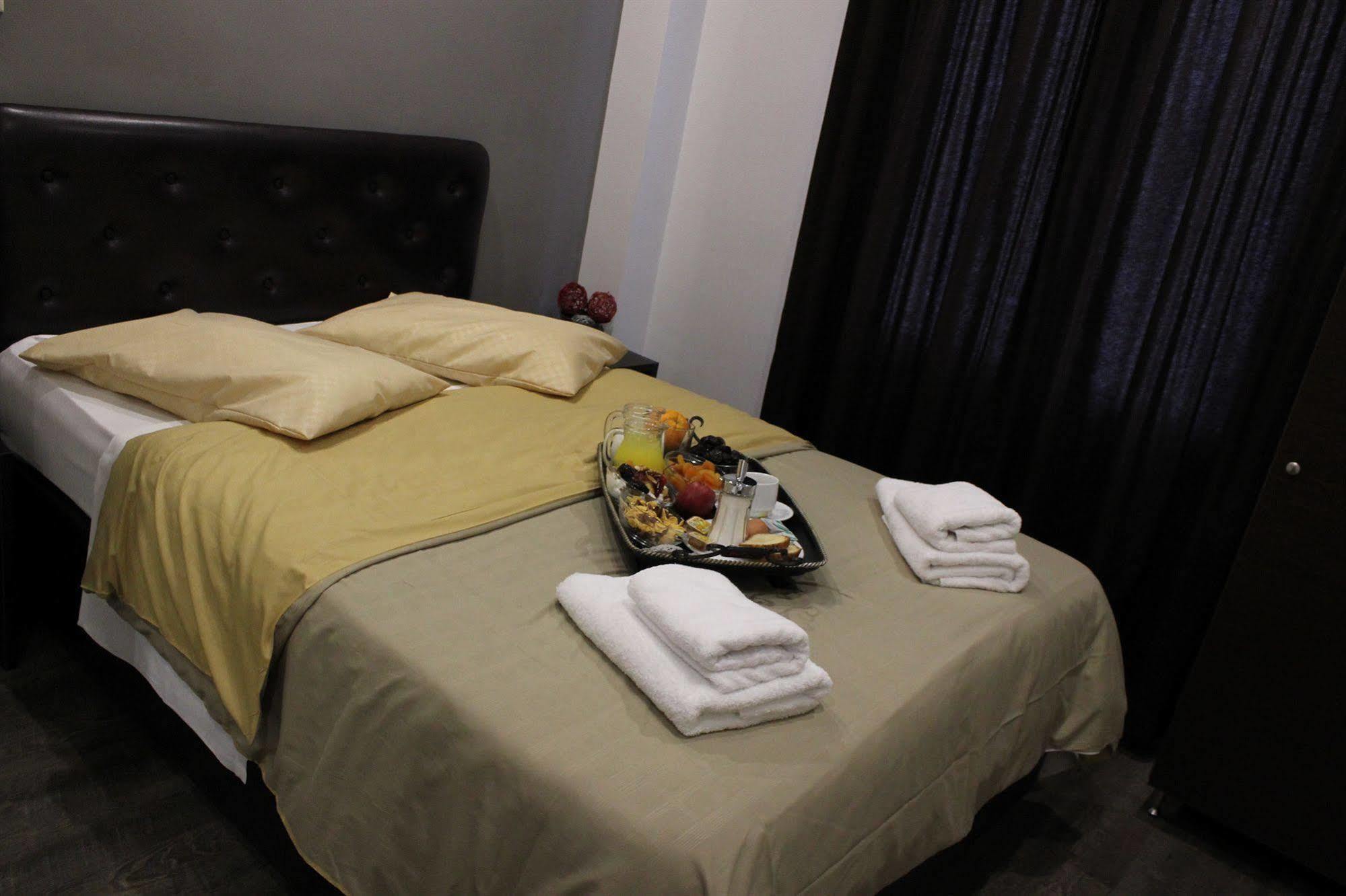 Cosmopolit Hotel Атина Екстериор снимка